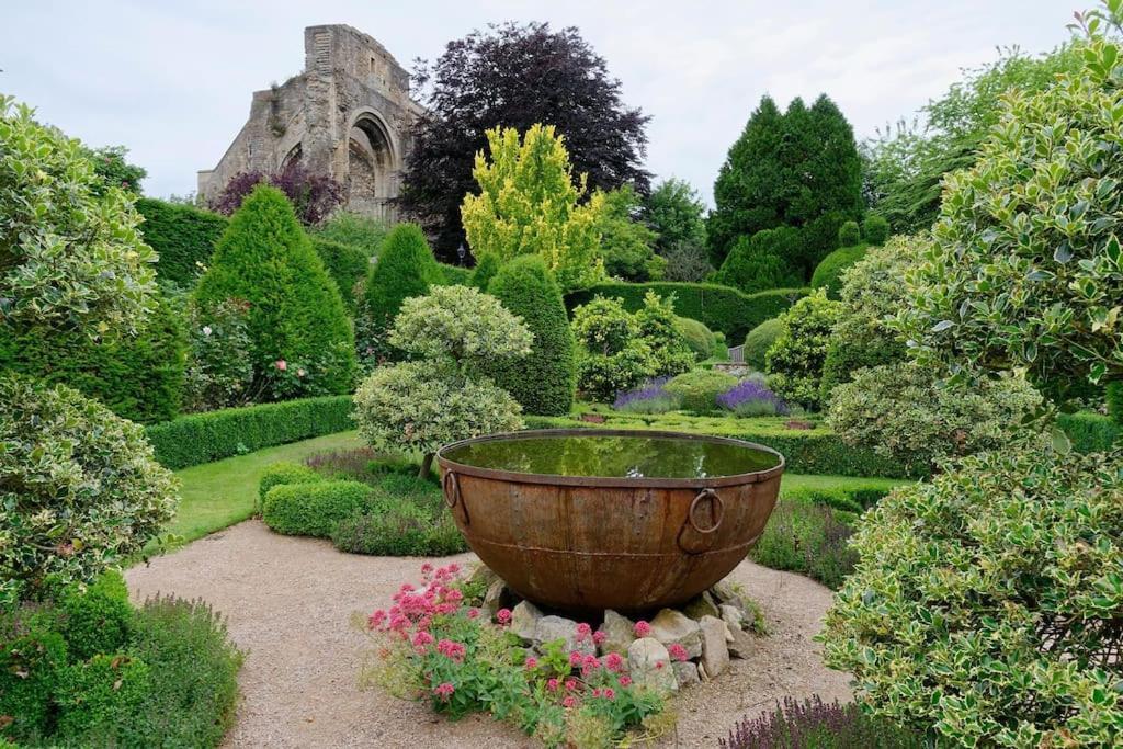 Cotswold Manor House - Country House Retreat With Hot Tub, Ideal For Large Groups Petty France Екстериор снимка