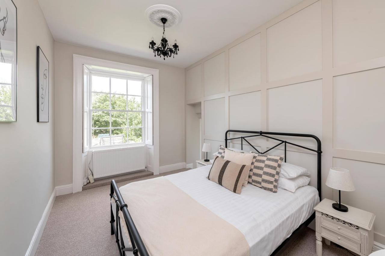 Cotswold Manor House - Country House Retreat With Hot Tub, Ideal For Large Groups Petty France Екстериор снимка